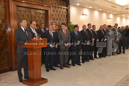 Habib Essid rend hommage à des officiers et agents de la sécurité intérieure