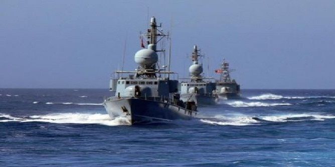 وحدات جيش البحر تقوم بعمليات نوعية باستعمال جوالات متطورة مختصة في الانقاذ والتدخل السريع والمطاردة