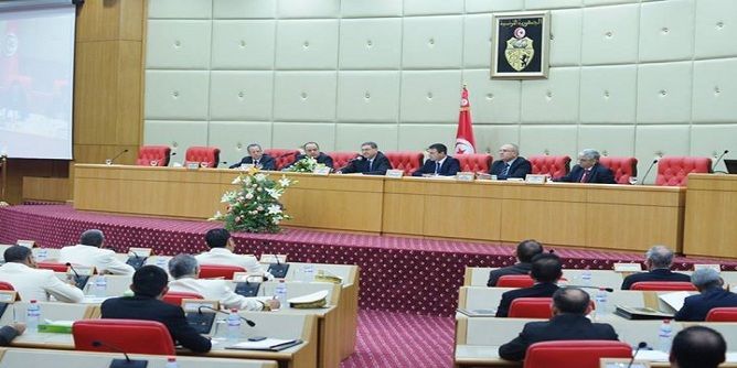 حبيب الصيد: الحكومة متمسكة بمبدأ الاقتطاع من أجور المضربين