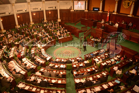 Les forces armées doivent se consacrer à la lutte antiterroriste (Habib Essid)