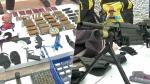 Le belge, propriétaire du conteneur contenant des armes factices, porte plainte