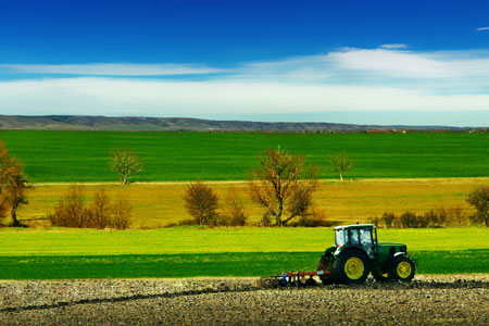 Béja: Des directeurs et députés s'informent sur les programmes de développement agricole
