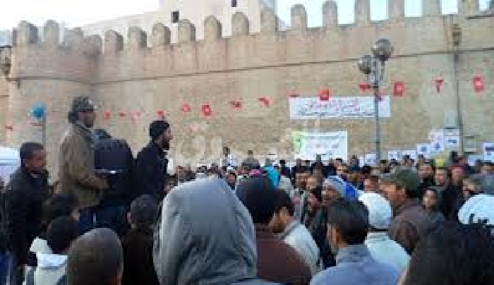 القيروان: عمال الحضائر يحتجون ويهددون بالتصعيد