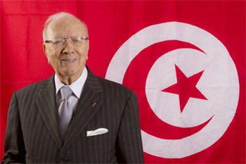 Béji Caïd Essebsi explique les raisons de sa candidature à la présidence, devant 1000 personnalités tunisiennes