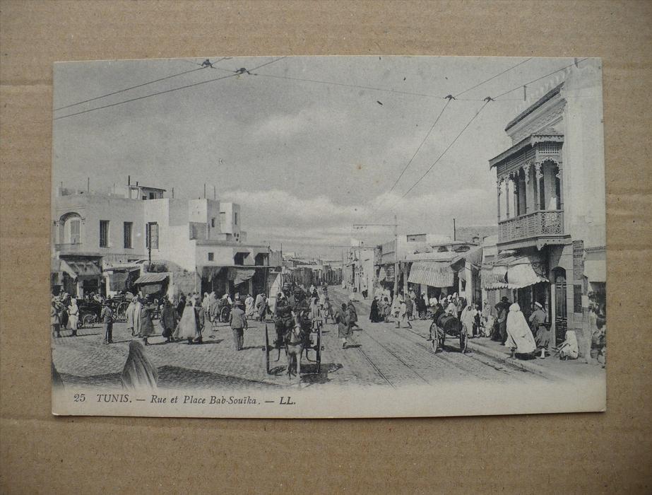 Cpa - Tunisie - Tunis - Rue et place Bab-Souïka