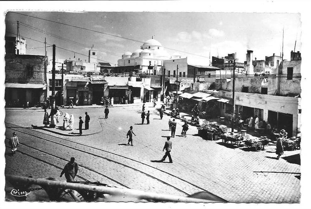 TUNIS - Place Bab-Souïka et Marabout Sidi-Mahrès (Photo Combier, Macon - CIM)