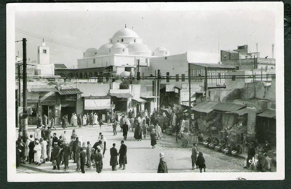 CPSM TUNISIE TUNIS Place Bab Souika Marché échoppe étal éléctricité très animée