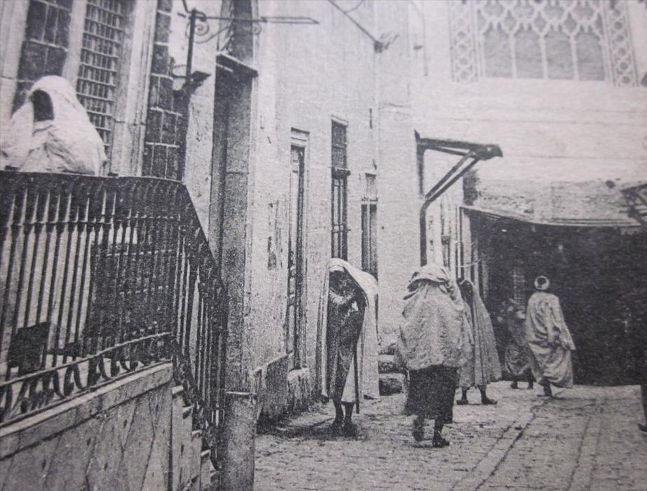 1904-CPA précurseur Tunis Tunisie ex-protectorat français&mdash;>rue Sidi ben-arous collection numéro 335 militaria