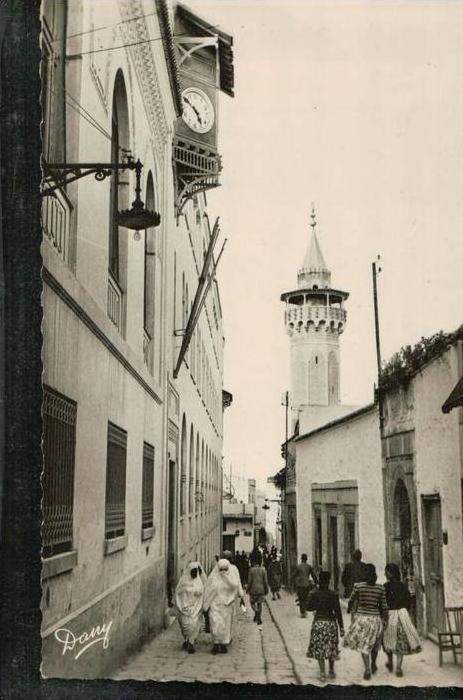 cpsm TUNIS. Rue de la Kasbah Ministère des Travaux Publics et Mosquée Sidi Ben Arous