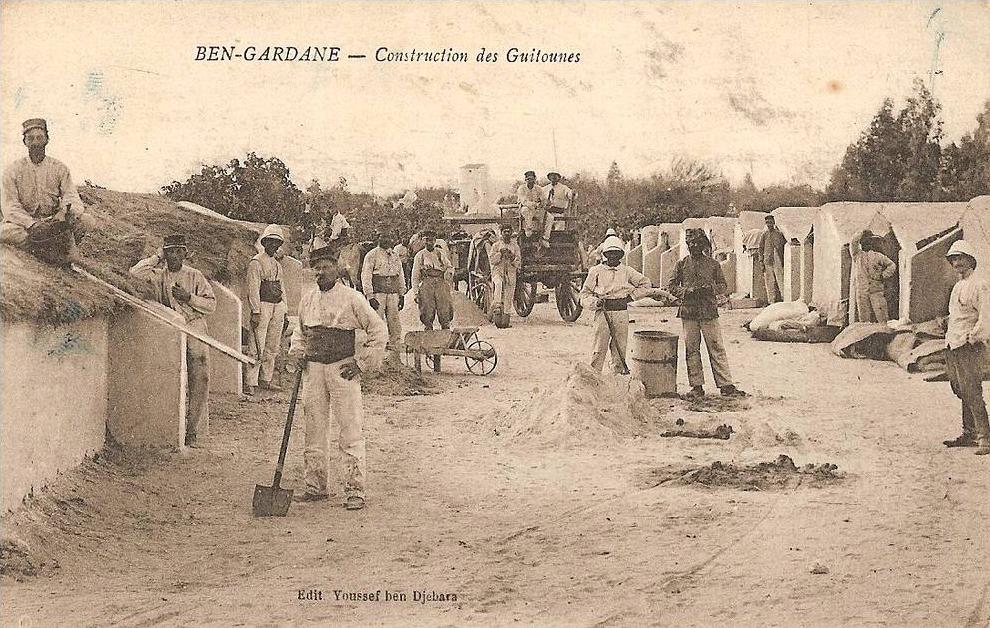 BEN-GARDANE - TUNISIE - CONSTRUCTION DES GUITOUNES