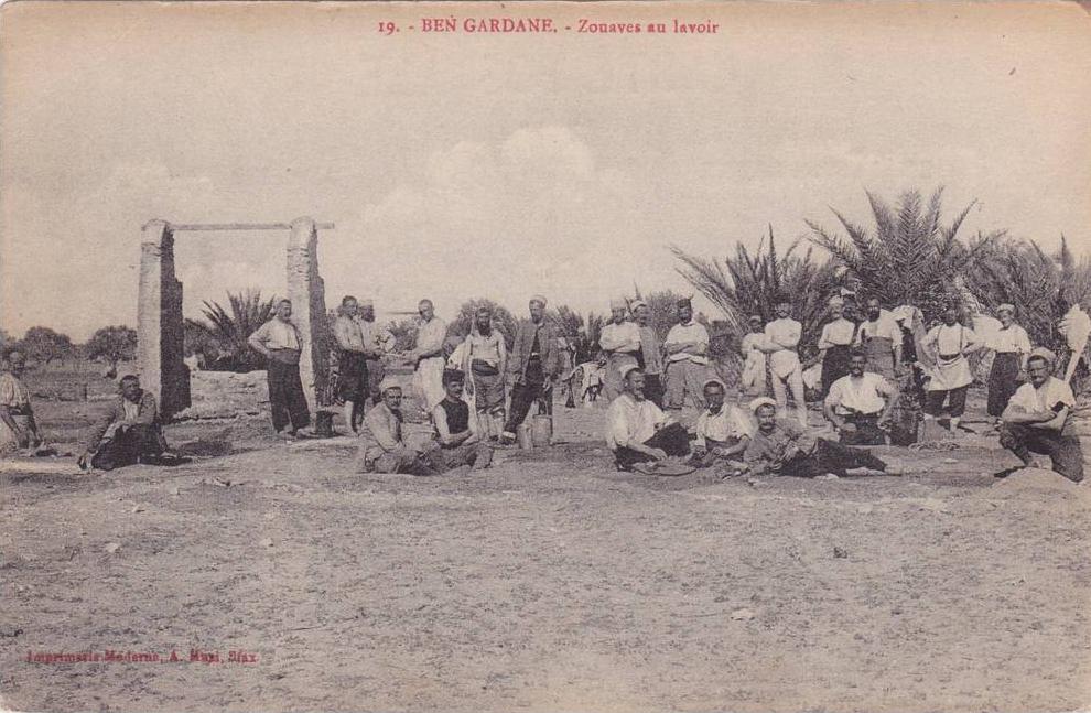 TUNISIE - BEN-GARDANE - Zouaves au lavoir