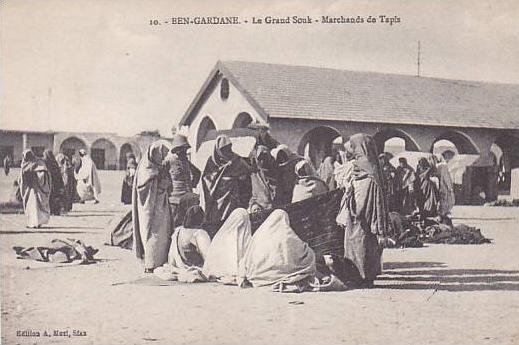 TUNISIE.BEN GARDANE.LE GRAND SOUK MARCHANDS DE TAPIS