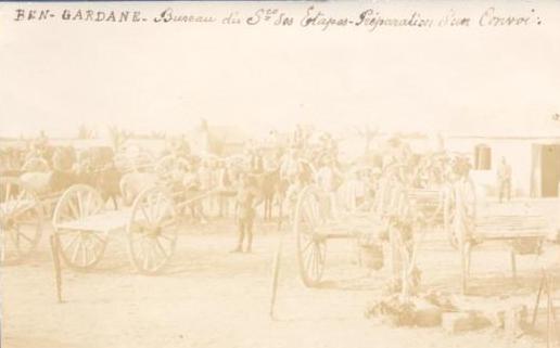 589 BEN GARDANE - BUREAU DU S.ce DES ETAPES , PREPARATION D'UN CONVOI 21-6-1919( carte photo )