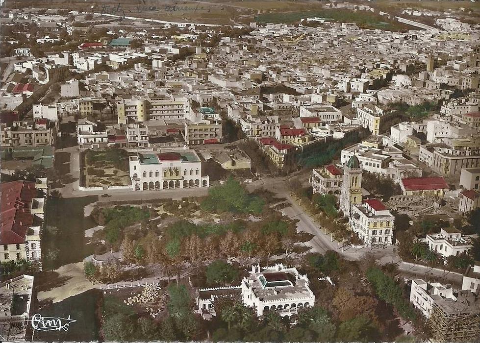 AFRIQUE DU NORD - TUNISIE - BIZERTE - Vue aérienne de la ville square Foch et la mairie - Eglise - CPSM