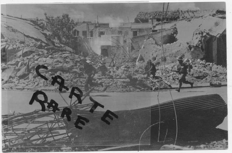 TUNISIA,campagne de TUNISIE,afrique nord ,bataille,guerre,prise de BIZERTE ,patrouille allier pénètre dans la ville,rare