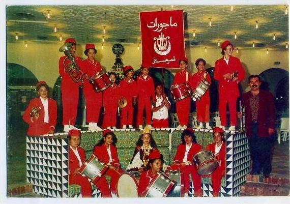 Tunisie. Les Majorettes de Ksar Hellal. Rue des Résistants. Tambours