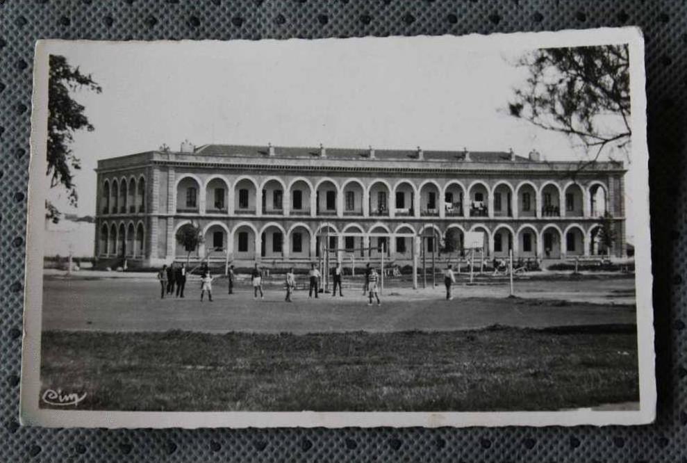 CPSM LA GOULETTE TUNISIE PROTECTORAT FRANCAIS LA CASERNE VERITABLE PHOTOGRAPHIE EDITIONS COMBIER MACON