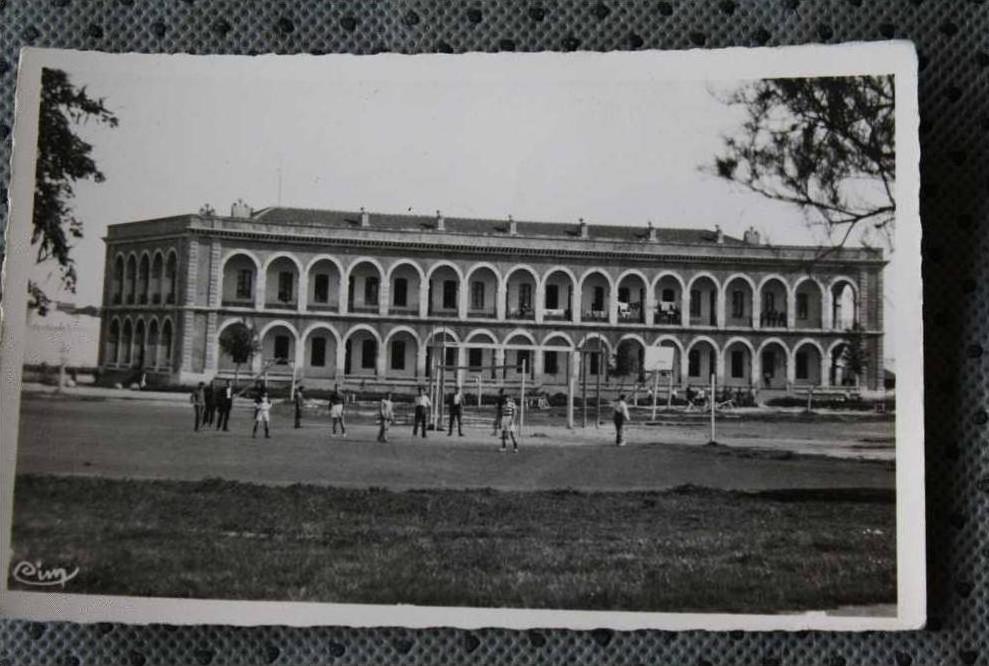 CPSM LA GOULETTE TUNISIE PROTECTORAT FRANCAIS LA CASERNE VERITABLE PHOTOGRAPHIE EDITIONS COMBIER MACON
