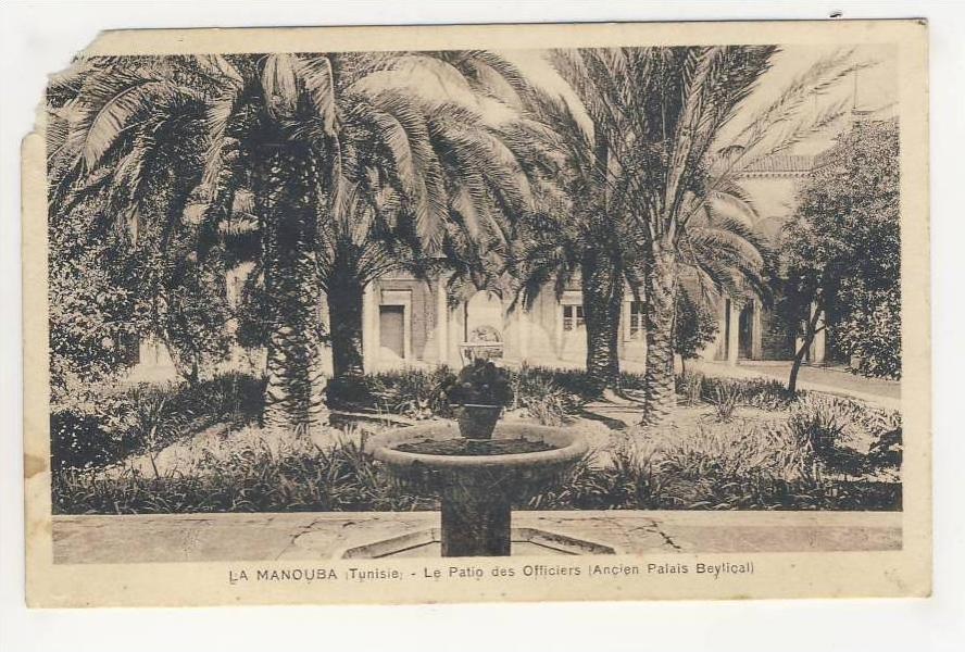 tunisie la manouba le patio des officiers ancien palais beylical ( mauvais état )