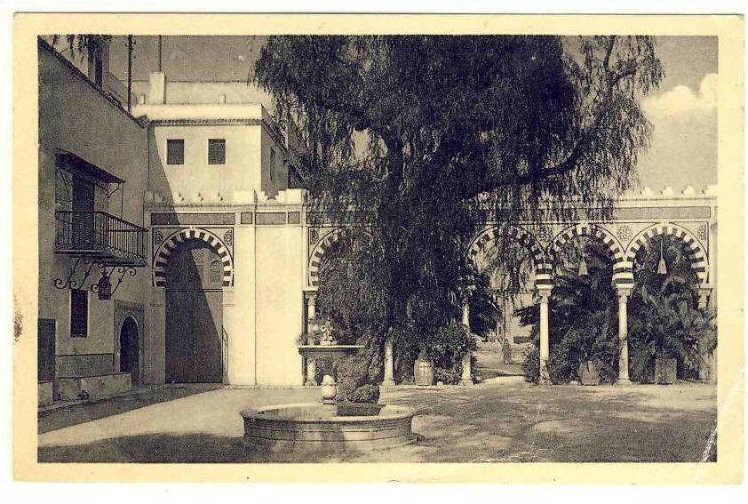 la marsa,cpa,vue de la fontaine du bassin et de la résidence,corne bas à droite