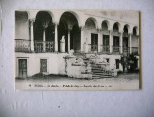 CPA - TUNISIE TUNIS le bardo palais du Bey escalier des lions - LL