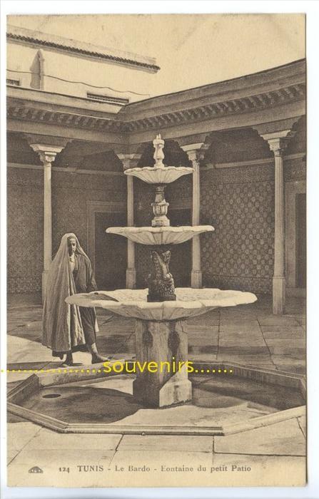 CPA TUNISIE TUNIS le Bardo Fontaine du petit Patio -
