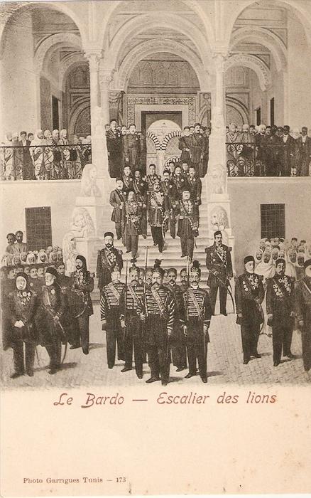 TUNISIE . LE BARDO . ESCALIER DES LIONS ( SORTIE DU BEY )