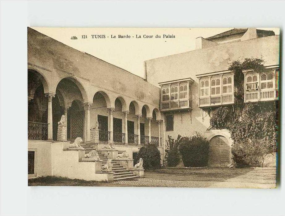 255 ) TUNIS. Le Bardo, La Cour du Palais . (2 Scans) .Année 19** . Édit./Phot * .Exp/Dest *