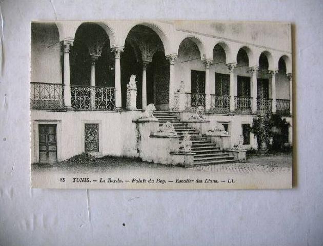 CPA - TUNISIE TUNIS le bardo palais du Bey escalier des lions - LL