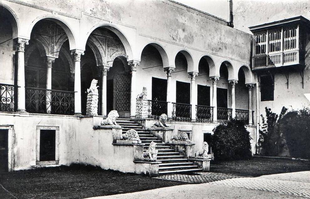 TUNIS - LE BARDO - L'ESCALIER DES LIONS - BELLE CARTE - PHOTO - EN NOIR ET BLANC - DENTELEE - TOP !!!