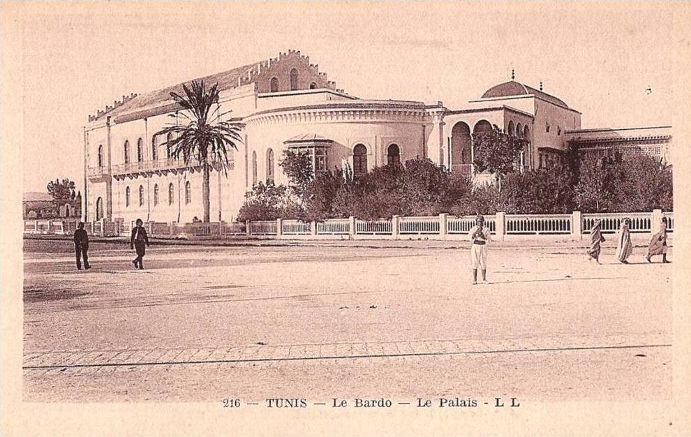 CPA N°216 - TUNIS Tunisie - Le Bardo - Le Palais bien animée - L. L.