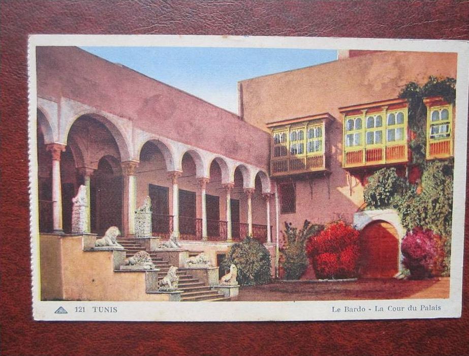 Tunis Le Bardo a Cour du Palais Tunesien Tunisiyya CPA AK