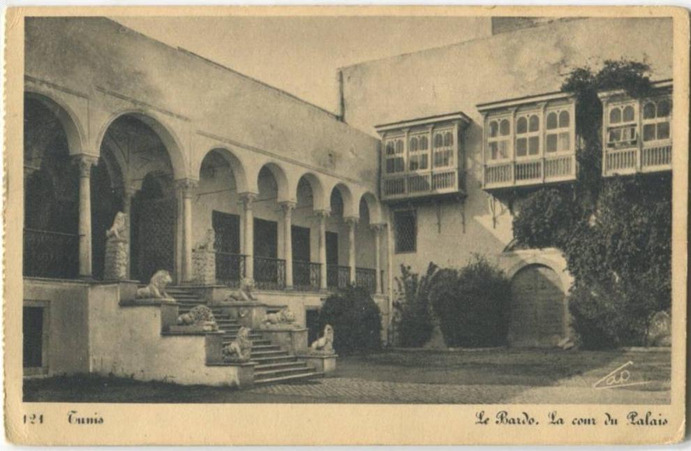 AFRIQUE Tunisie le Bardo La Cour du Palais
