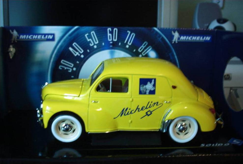 RENAULT 4 CV MICHELIN Neuf Métal .1/18. avec boite .